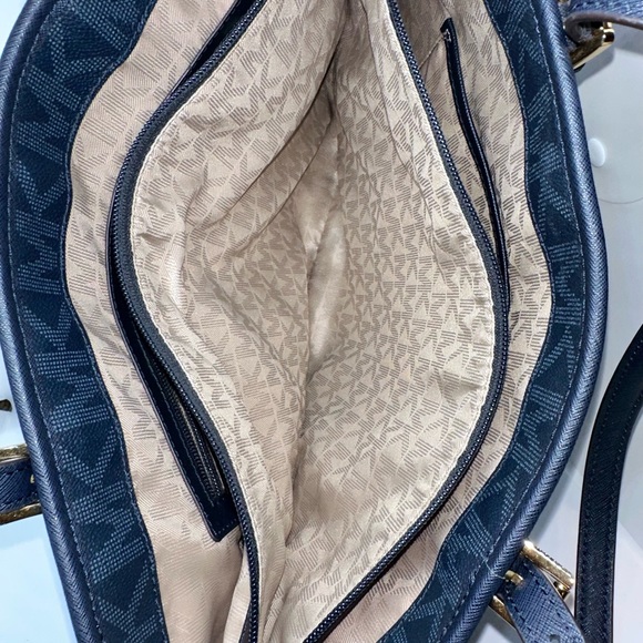 Michael Kors Jet Set Signature Large Tote, Baltic Blue. - Picture 4 of 8